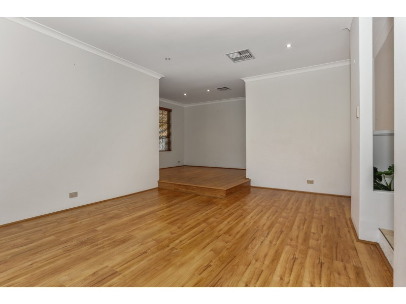 218 Summerlakes Parade, Ballajura WA 6066