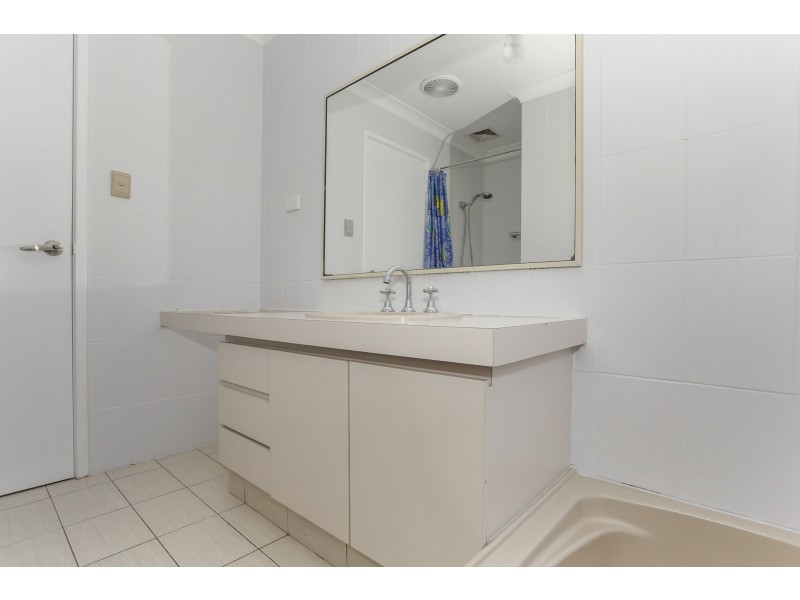 218 Summerlakes Parade, Ballajura WA 6066