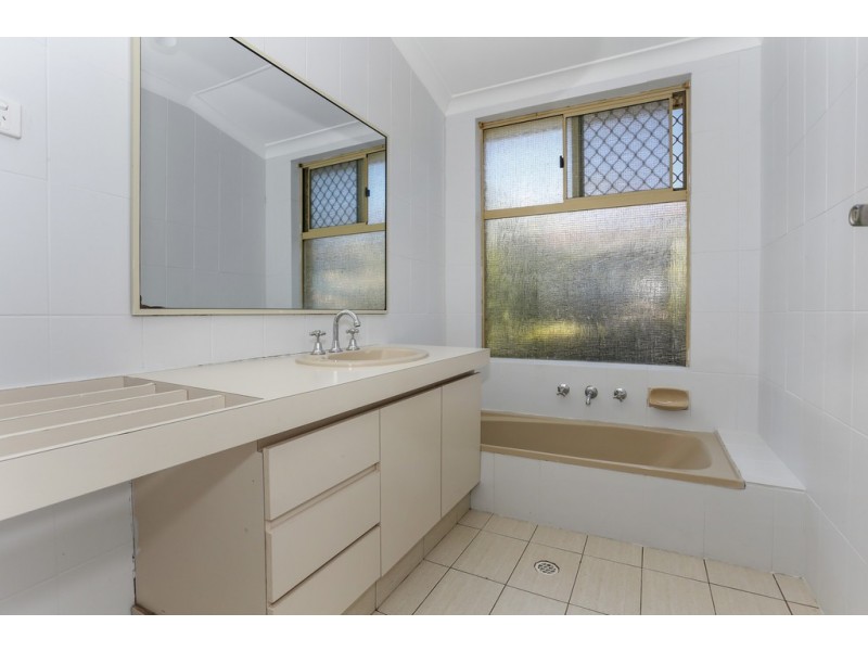 218 Summerlakes Parade, Ballajura WA 6066