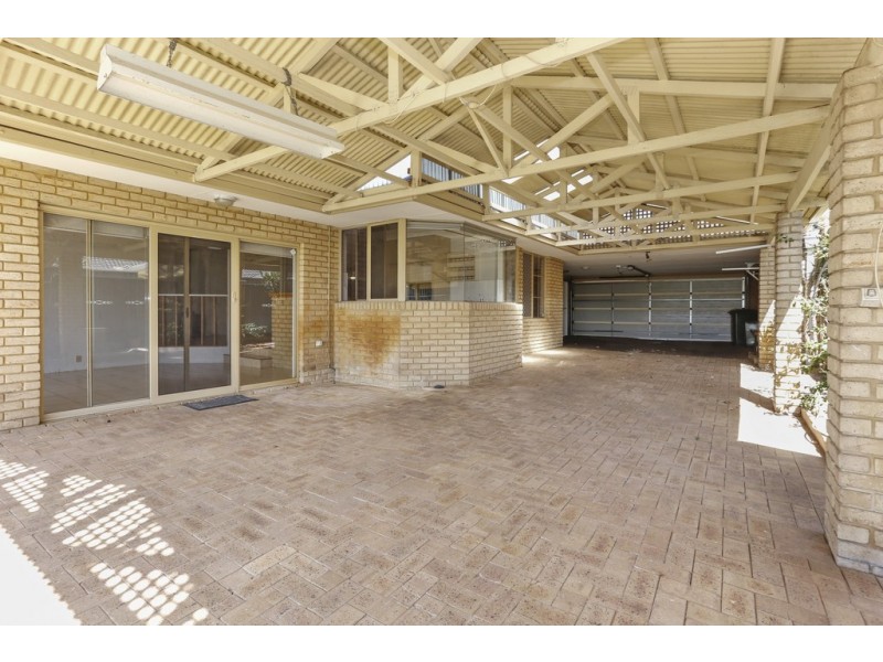 218 Summerlakes Parade, Ballajura WA 6066
