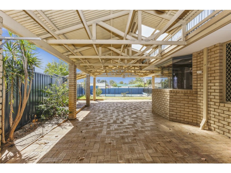 218 Summerlakes Parade, Ballajura WA 6066