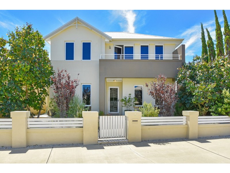 4 Martinique Mews, Hillarys WA 6025