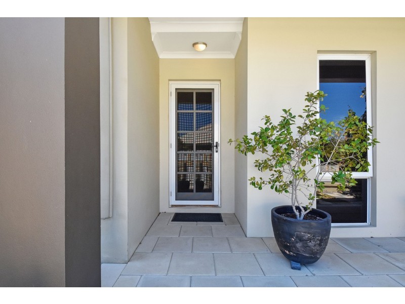 4 Martinique Mews, Hillarys WA 6025