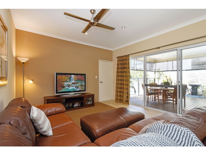 4 Martinique Mews, Hillarys WA 6025