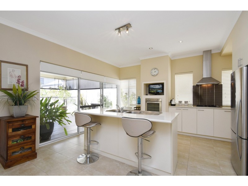 4 Martinique Mews, Hillarys WA 6025