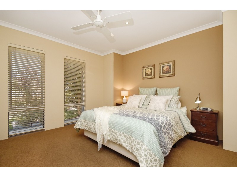 4 Martinique Mews, Hillarys WA 6025