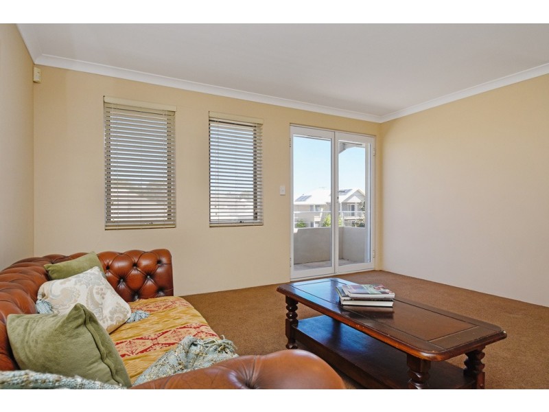 4 Martinique Mews, Hillarys WA 6025