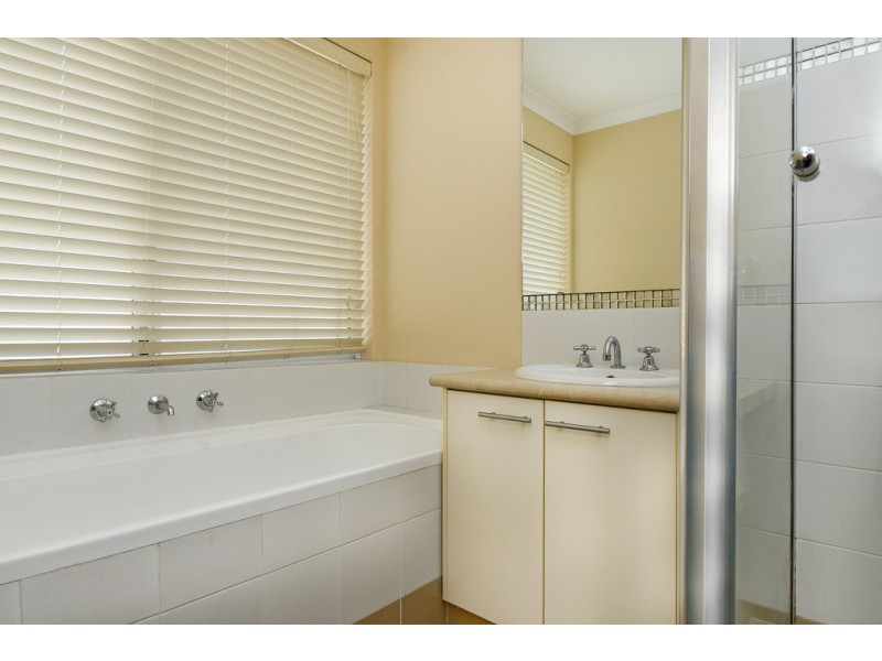 4 Martinique Mews, Hillarys WA 6025