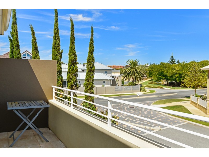 4 Martinique Mews, Hillarys WA 6025