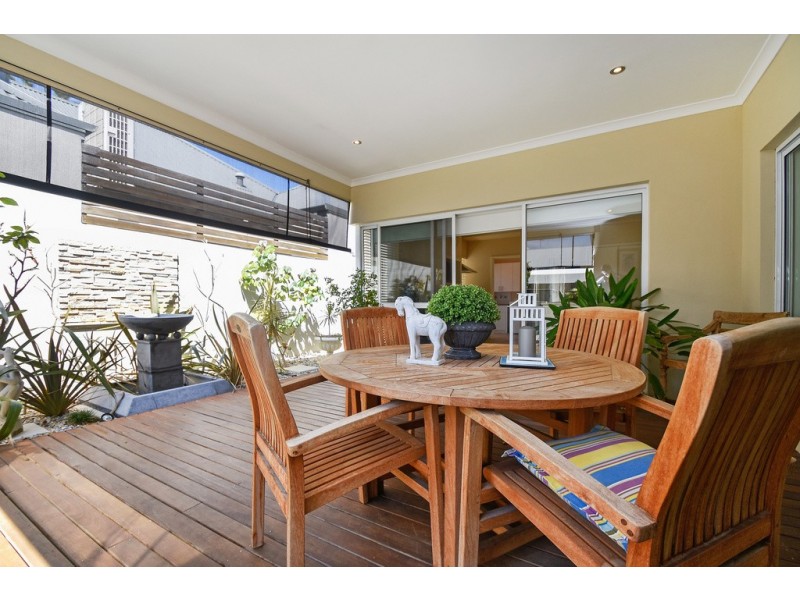 4 Martinique Mews, Hillarys WA 6025