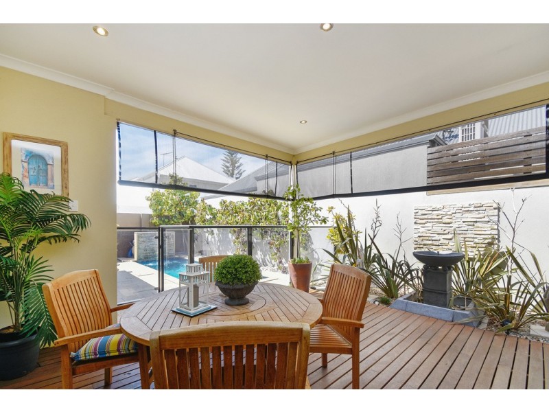 4 Martinique Mews, Hillarys WA 6025