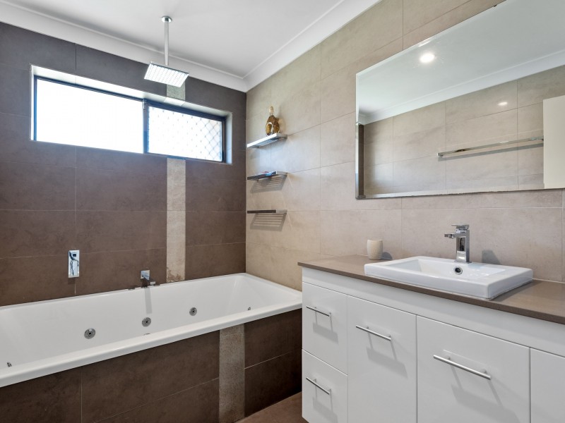 49 Twickenham Drive, Kingsley WA 6026