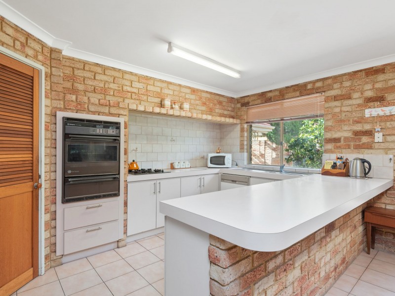 10 Dalton Crescent, Kingsley WA 6026