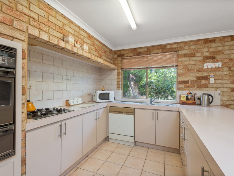 10 Dalton Crescent, Kingsley WA 6026