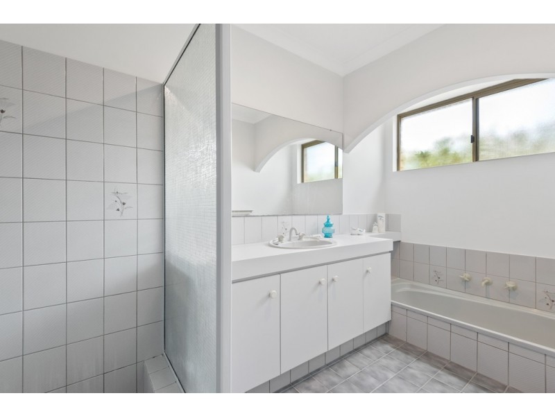 10 Dalton Crescent, Kingsley WA 6026