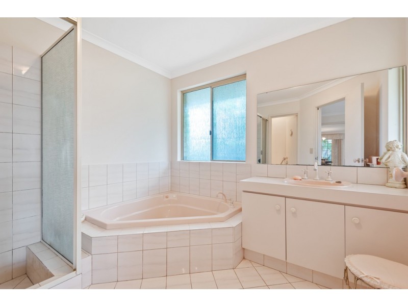 10 Dalton Crescent, Kingsley WA 6026