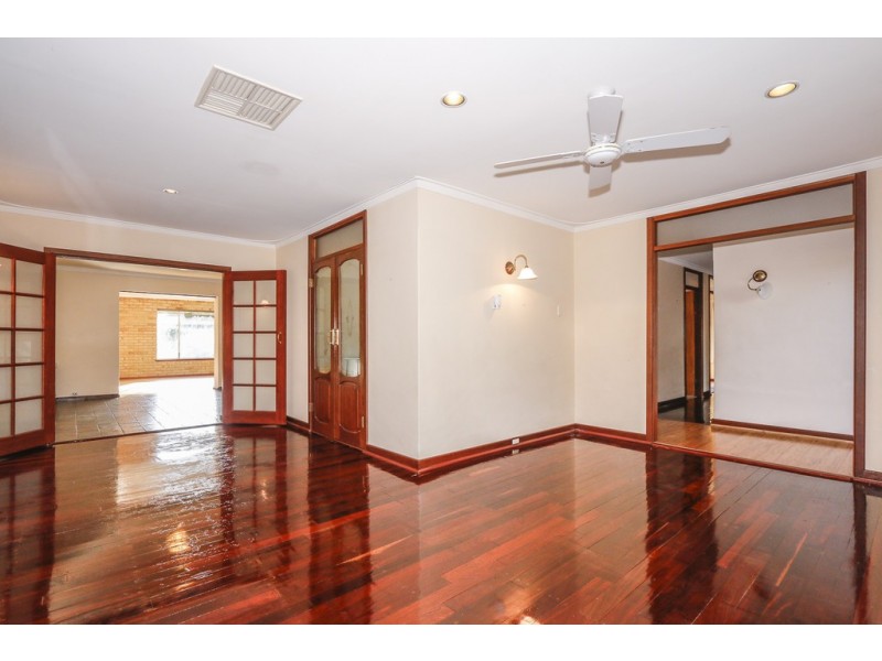 5 Manton Court, Hamersley WA 6022