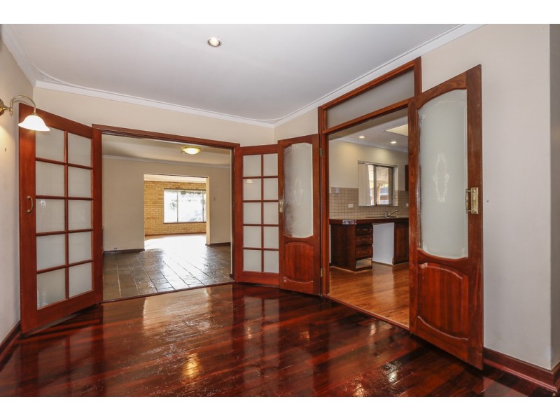 5 Manton Court, Hamersley WA 6022