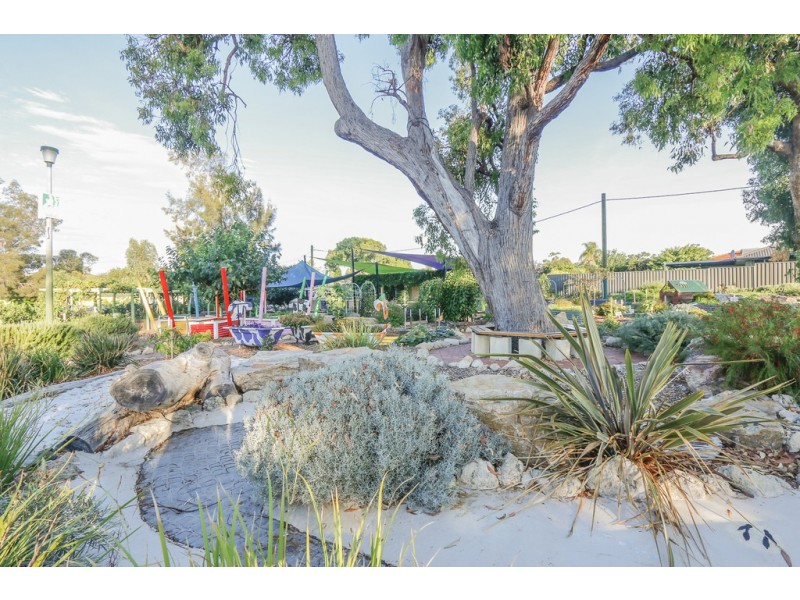 5 Manton Court, Hamersley WA 6022