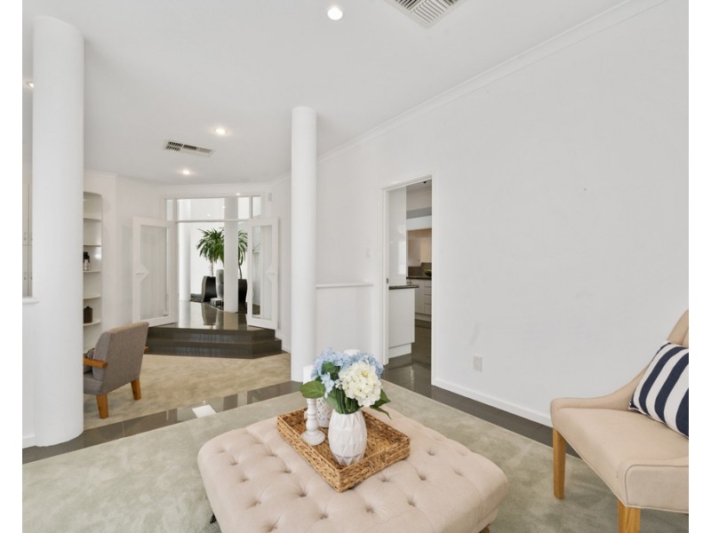 10 Kirribilli Court, Kallaroo WA 6025