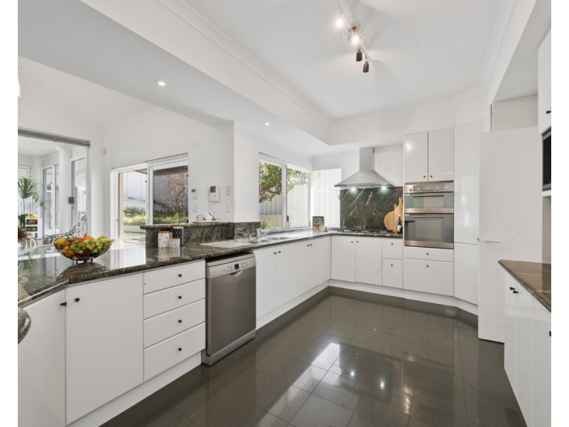 10 Kirribilli Court, Kallaroo WA 6025