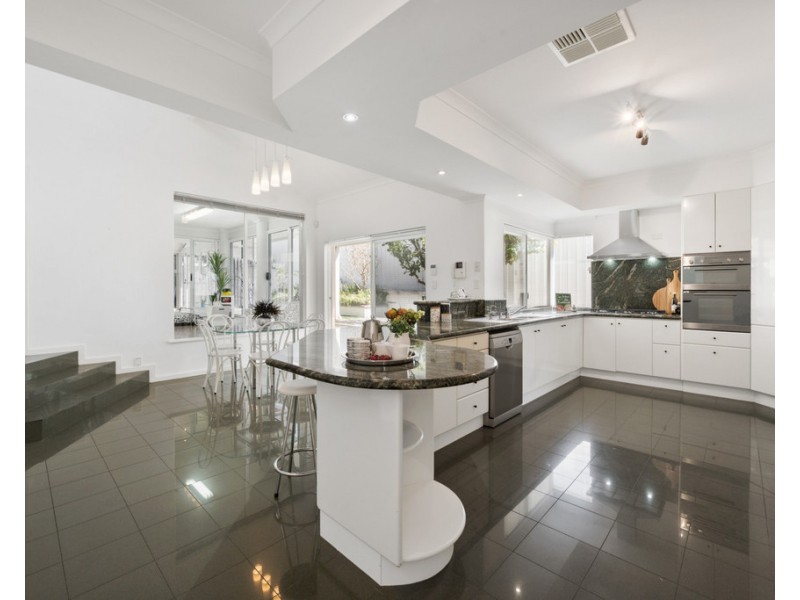 10 Kirribilli Court, Kallaroo WA 6025