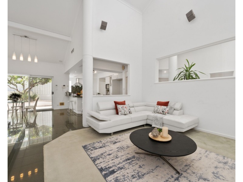 10 Kirribilli Court, Kallaroo WA 6025