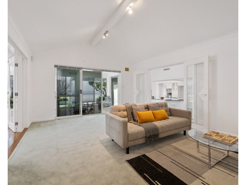 10 Kirribilli Court, Kallaroo WA 6025