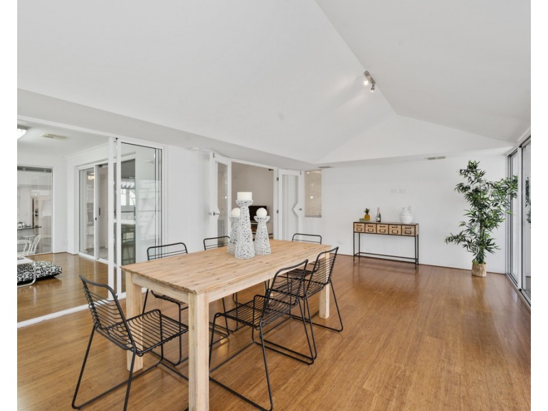 10 Kirribilli Court, Kallaroo WA 6025