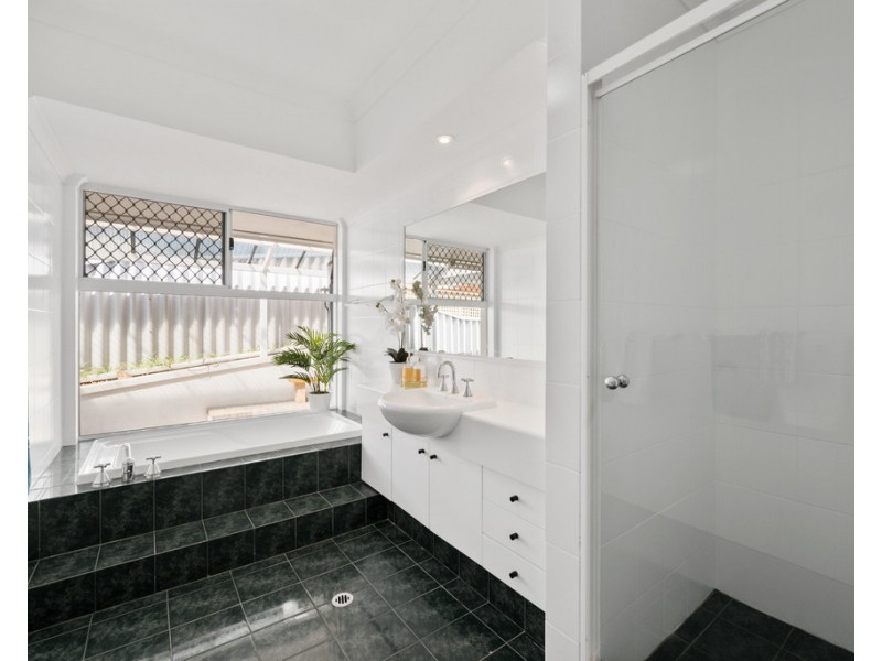 10 Kirribilli Court, Kallaroo WA 6025