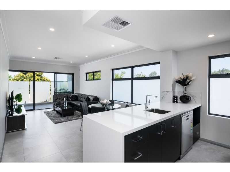 2/17 Methuen Way, Duncraig WA 6023