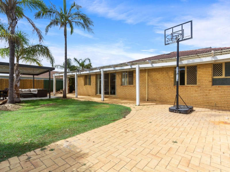 7 Bindoo Rise, Woodvale WA 6026