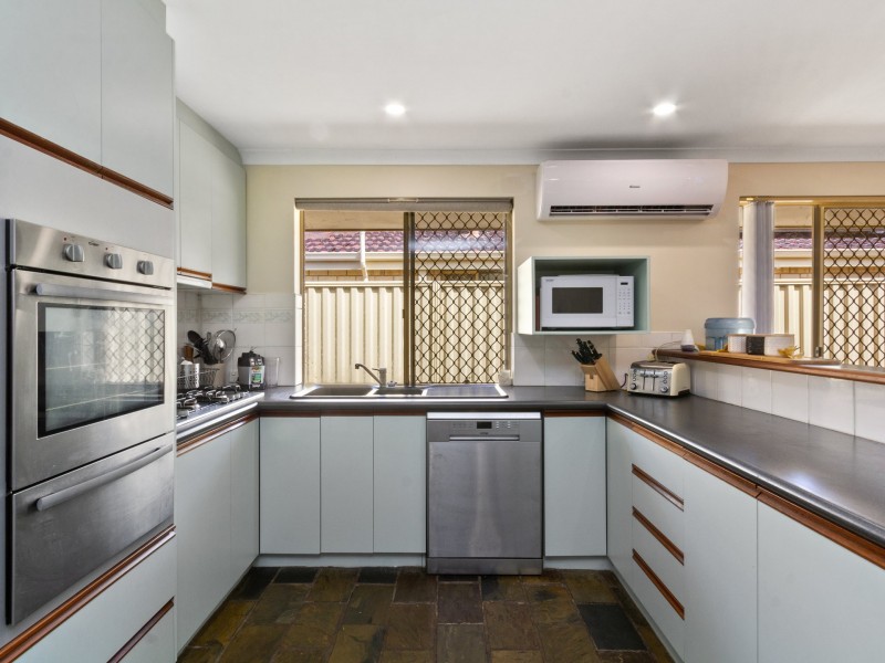 7 Bindoo Rise, Woodvale WA 6026