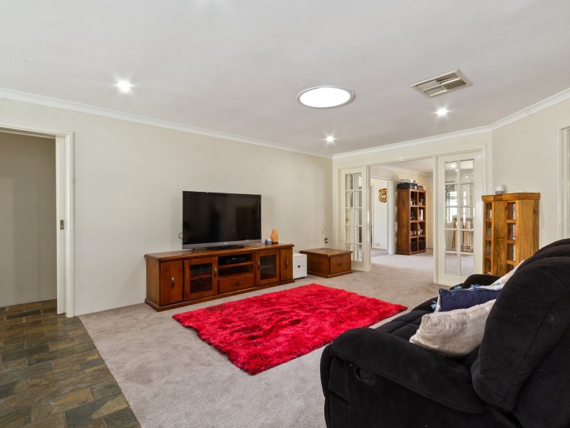 7 Bindoo Rise, Woodvale WA 6026