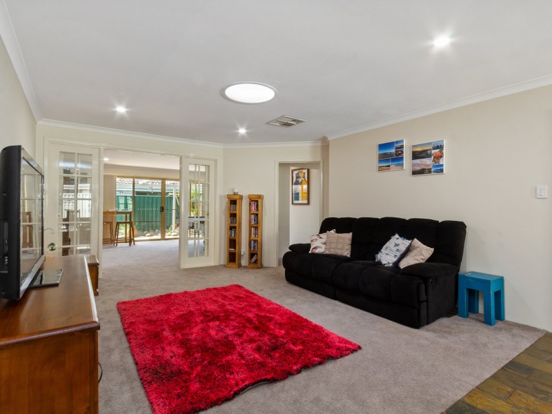 7 Bindoo Rise, Woodvale WA 6026