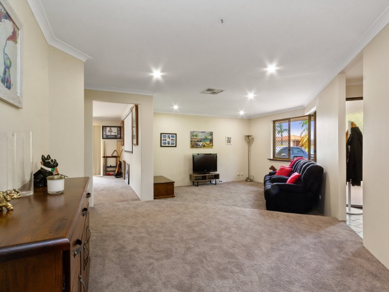 7 Bindoo Rise, Woodvale WA 6026