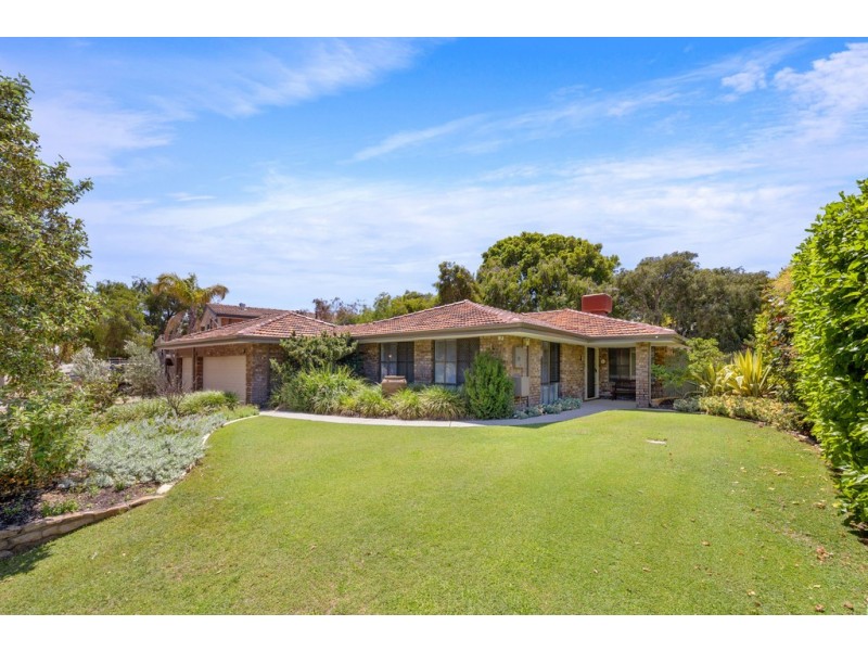 16 Henderson Drive, Kallaroo WA 6025