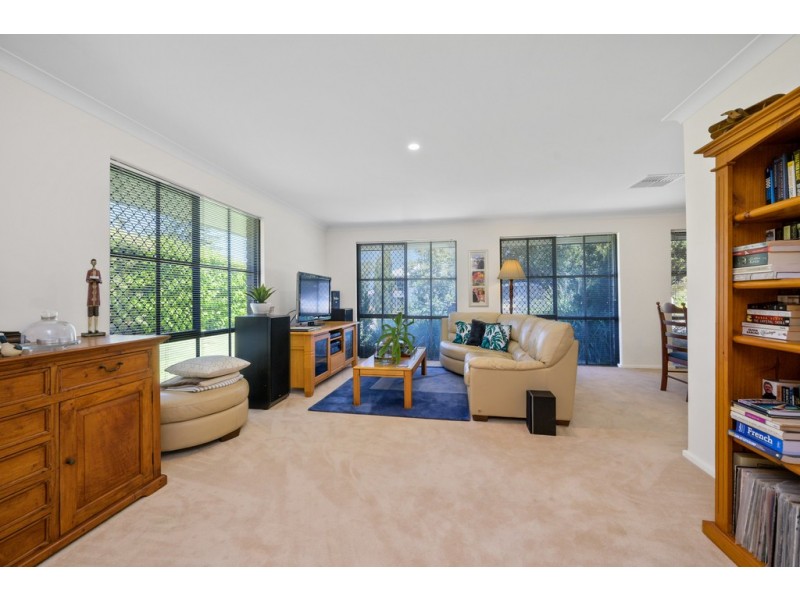 16 Henderson Drive, Kallaroo WA 6025