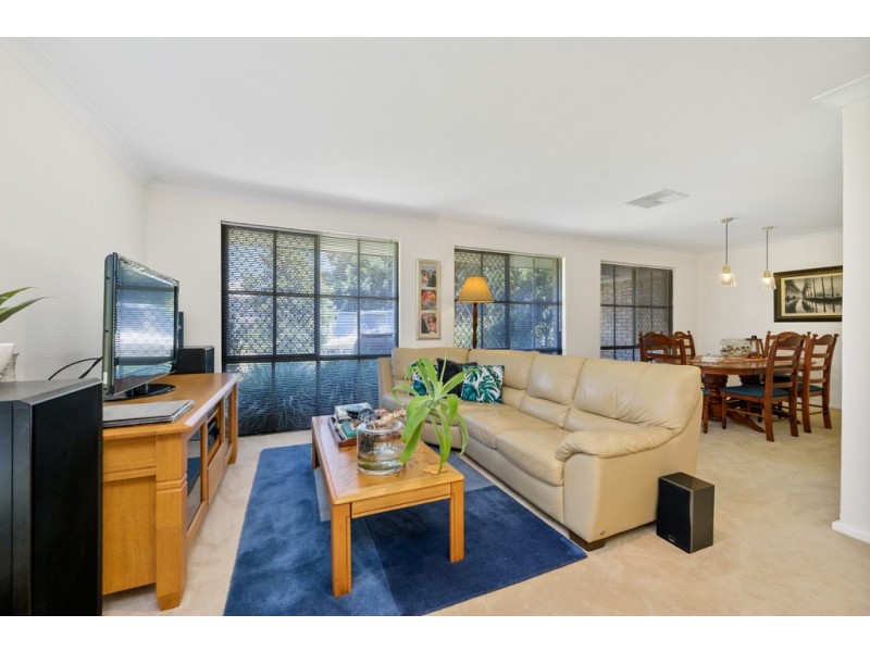 16 Henderson Drive, Kallaroo WA 6025