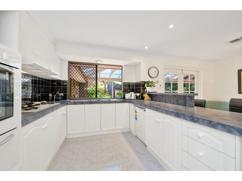 16 Henderson Drive, Kallaroo WA 6025