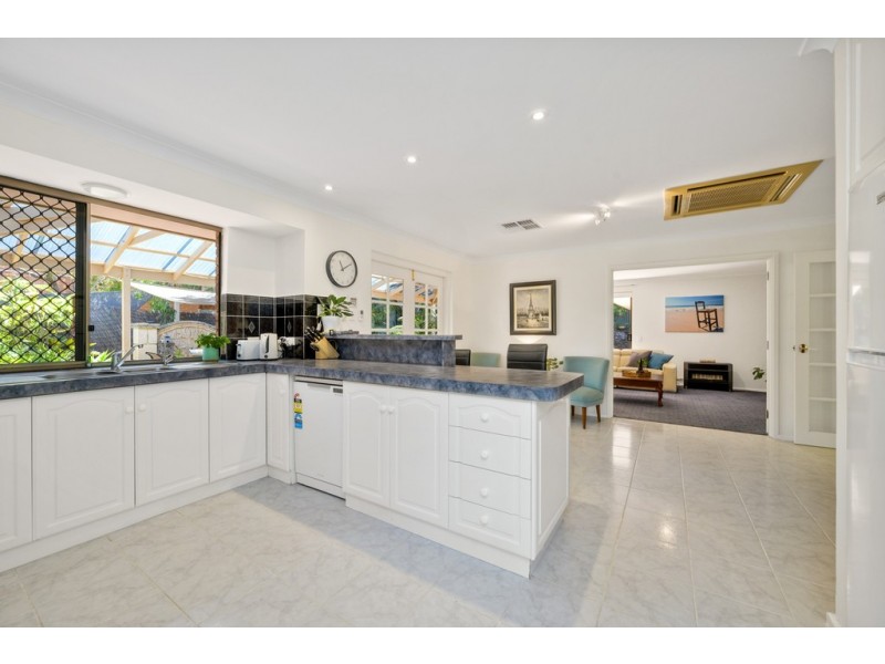 16 Henderson Drive, Kallaroo WA 6025