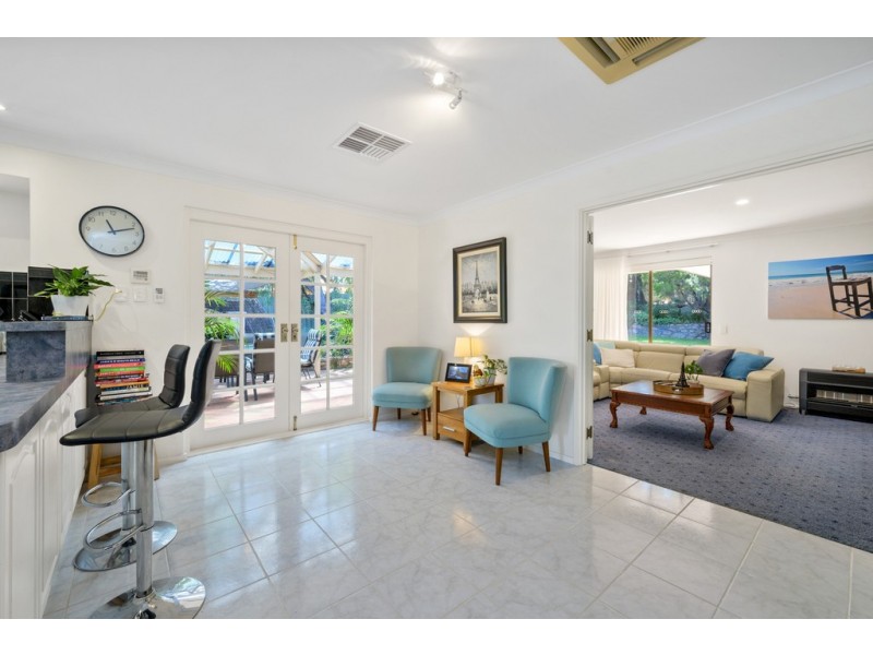 16 Henderson Drive, Kallaroo WA 6025