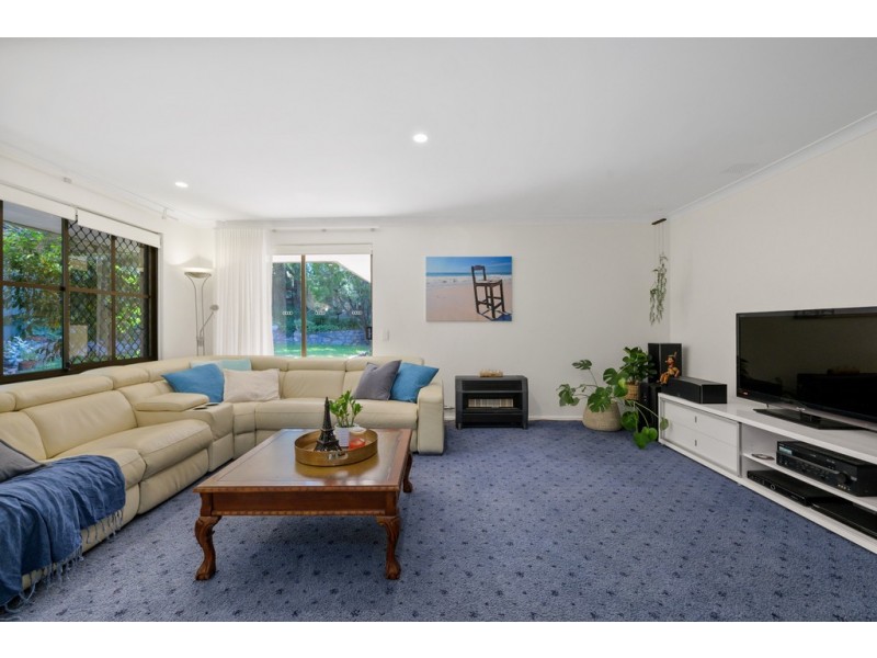 16 Henderson Drive, Kallaroo WA 6025