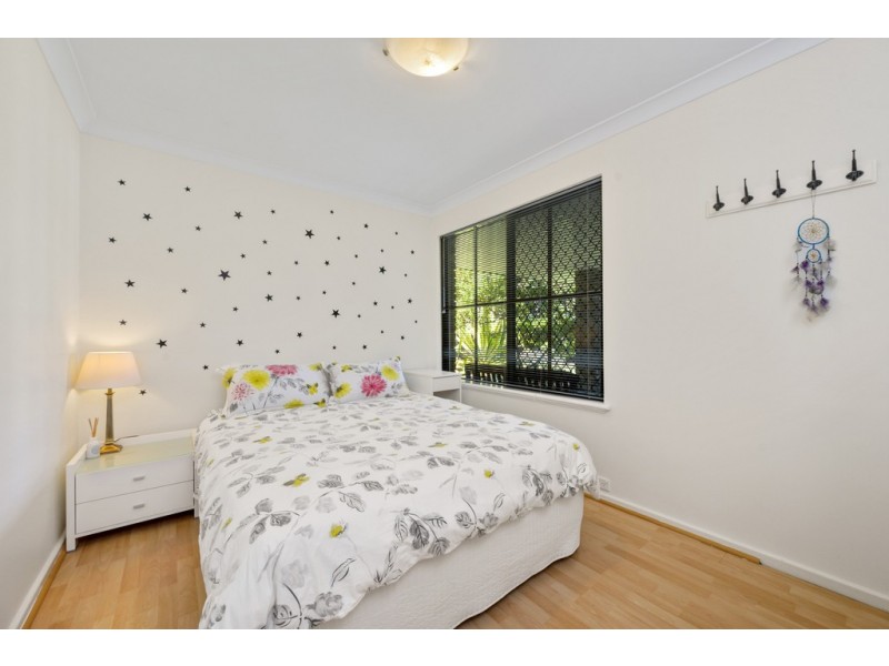 16 Henderson Drive, Kallaroo WA 6025