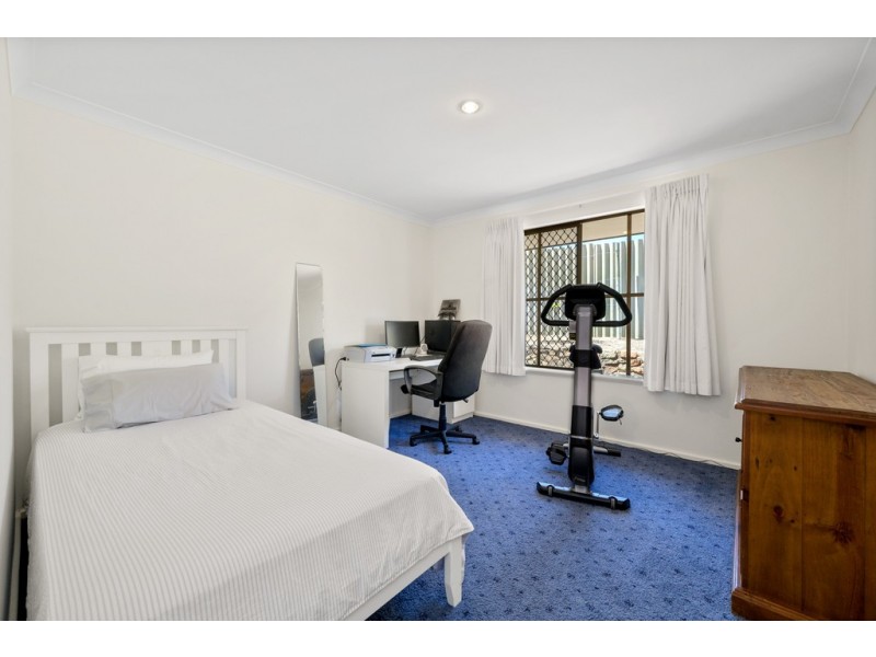 16 Henderson Drive, Kallaroo WA 6025