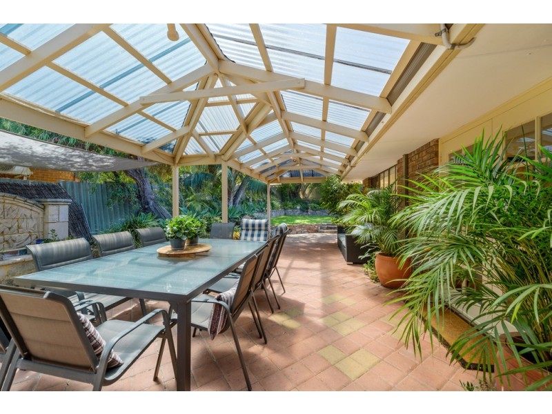 16 Henderson Drive, Kallaroo WA 6025