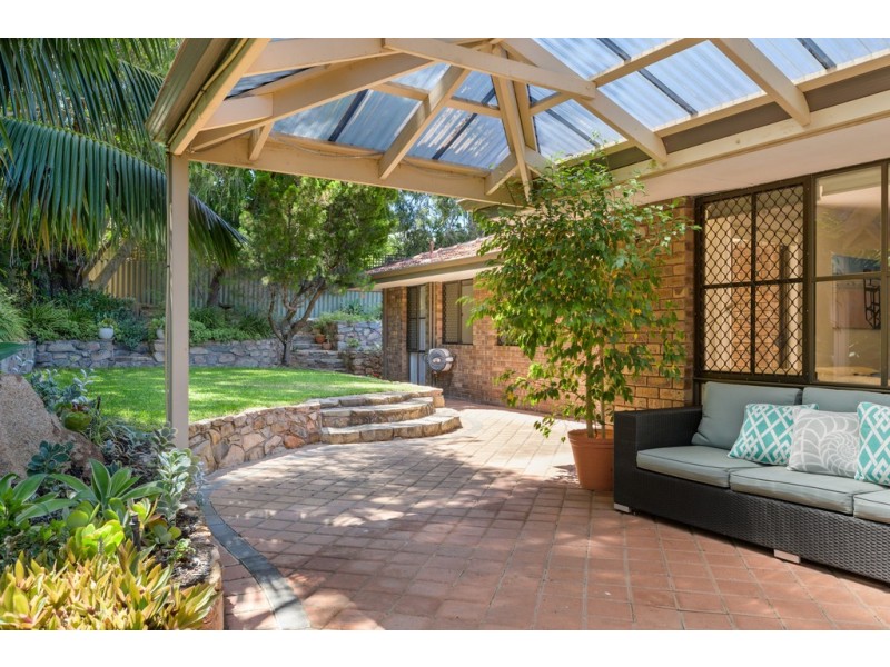 16 Henderson Drive, Kallaroo WA 6025