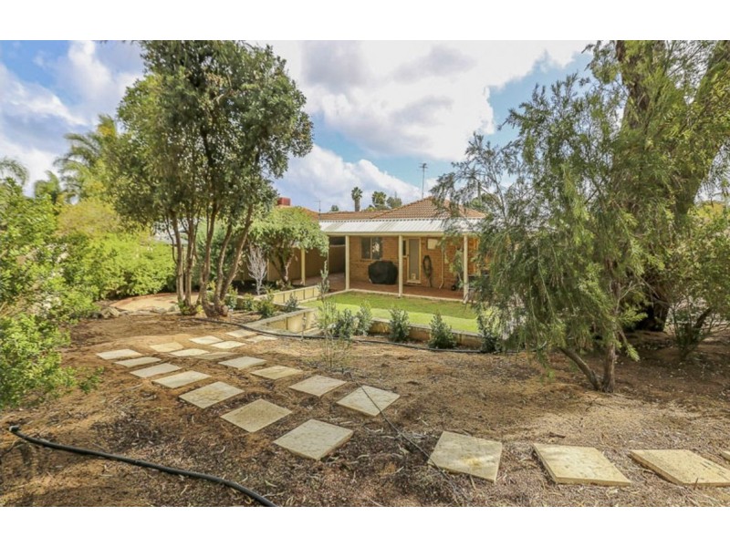 12 Gipsy Court, Beldon WA 6027