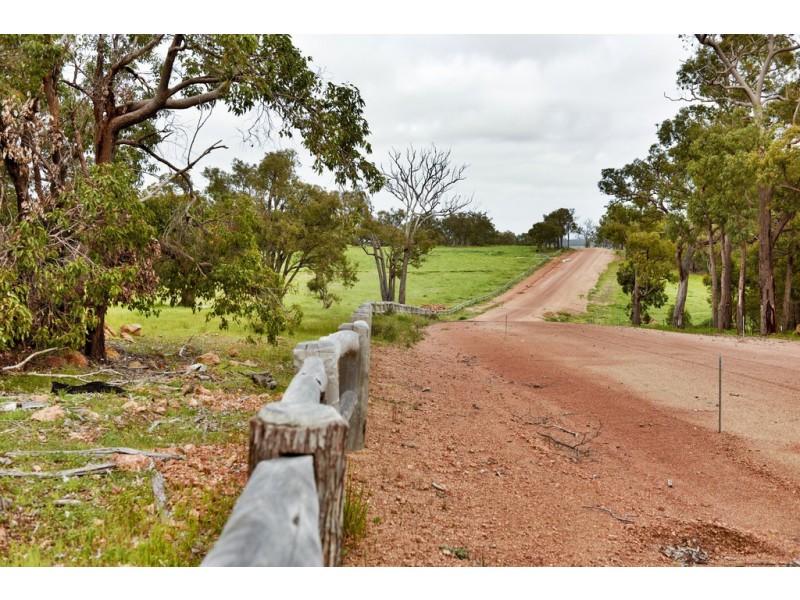202 Potoroo Retreat, Gidgegannup WA 6083