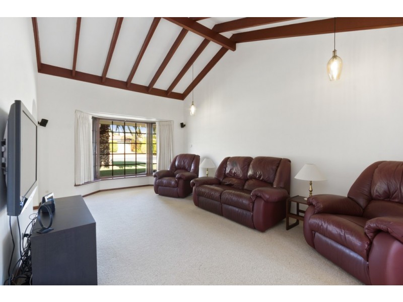 7 Coventry Court, Kingsley WA 6026